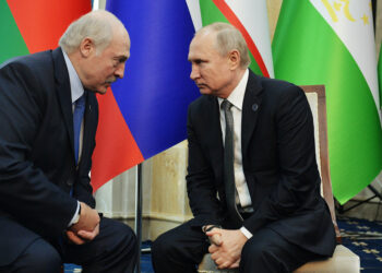 5915277 14.06.2019 14 июня 2019. Президент РФ Владимир Путин и президент Белоруссии Александр Лукашенко (слева) во время встречи на полях саммита Шанхайской организации сотрудничества (ШОС) в государственной резиденции "Ала-Арча" в Бишкеке. Алексей Дружинин / РИА Новости