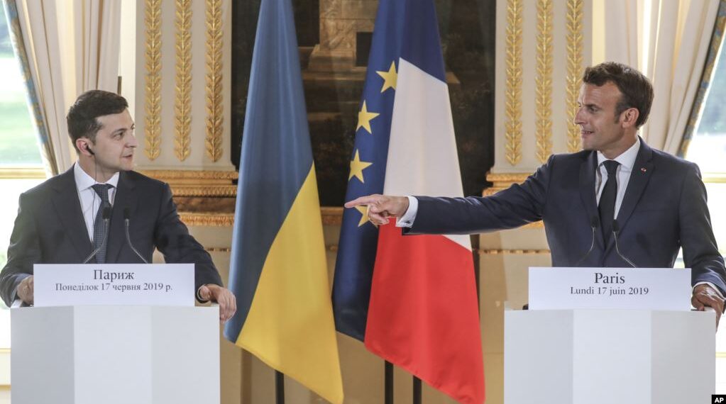 Владимир Зеленский и Эммануэль Макрон. Фото: АР