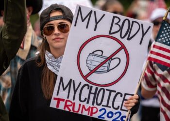 Антимасочный протест. Фото: businessinsider.com