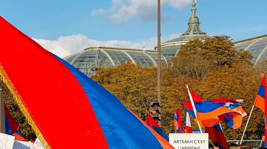 Париж. Акция в поддержку Арцаха и Армении. Фото: Майя Егиазарова / ИА Реалист