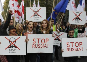 Акция протеста в Тбилиси. Фото: WSJ