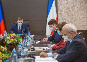 Валентин Коновалов на заседании оперативного штаба по предотвращению распространения COVID-19 в Хакасии. Фото: ВКонтакте