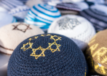 Вязаная кипа. Фото: vaikra.com