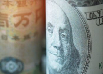 Доллар на фоне иены