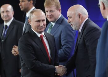 Владимир Путин и Виктор Вексельберг. Фото: Михаил Метцель/ТАСС