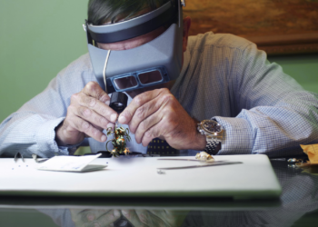 Оценка качества в производстве. Фото: kanobu.ru