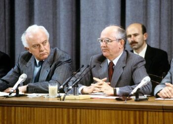 Эдуард Шеварднадзе и Михаил Горбачев. Фото: РИА Новости