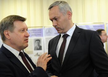 Анатолий Локоть и Андрей Травников. Фото: Коммерсант