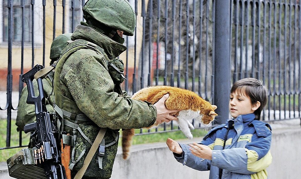 Этот снимок стал символом "Крымской весны". Фото: ТАСС/Александр Рюмин