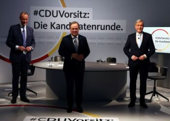 Фридрих Мерц, Армин Лашет и Норберт Рёнтген. Фото: Майкл Каппелер / Getty