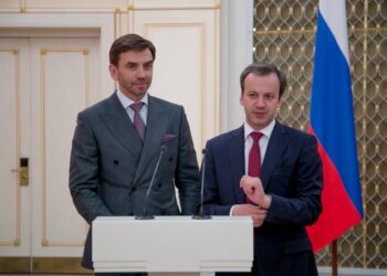 Михаил Абызов и Аркадий Дворкович. Фото: nextgis.ru