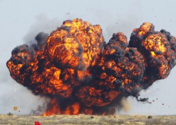 Взрыв на оружейном складе. Украина, наши дни. Фото: dsnews.ua