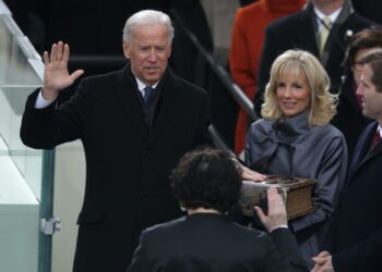 Джозеф Байден дает присягу вице-президента США. 20 января 2009 года. Фото: Business Insider