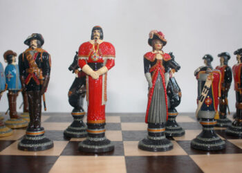 "Мушкетеры и гвардейцы". Фото: magazin-shahmat.ru