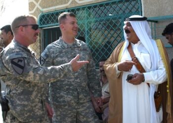 Работа с местными. Фото: Wired