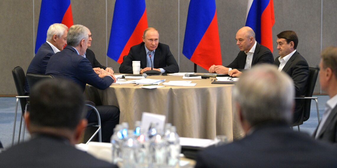 Владимир Путин на расширенном заседании президиума Государственного совета. Фото: Пресс-служба Кремля