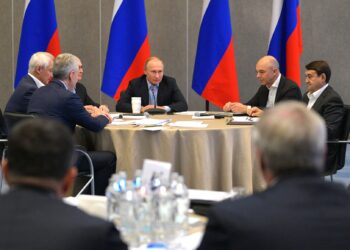 Владимир Путин на расширенном заседании президиума Государственного совета. Фото: Пресс-служба Кремля