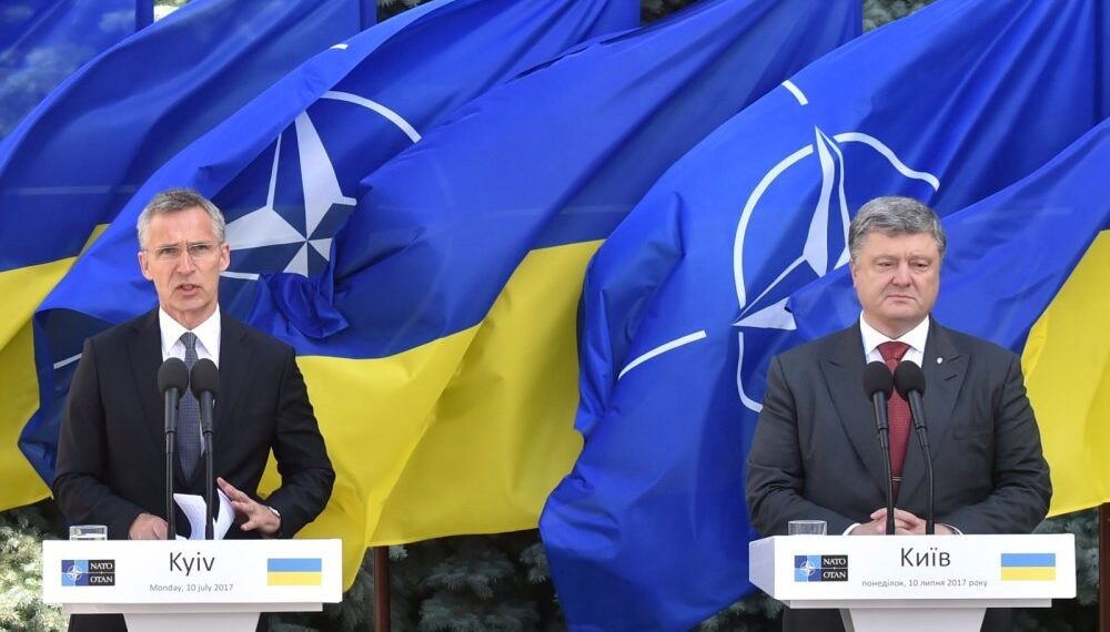 Йенс Столтенберг и Пётр Порошенко. Фото: Delfi