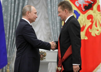 Владимир Путин награждает Алексея Миллера орденом «За заслуги перед Отечеством» I степени, ноябрь 2017 года. Фото: ТАСС / Михаил Метцель