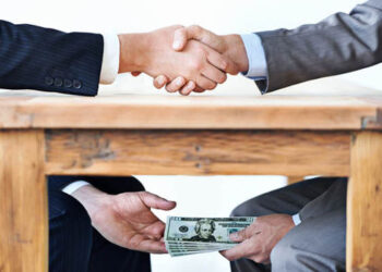 Коррупция. Фото: livemint.com