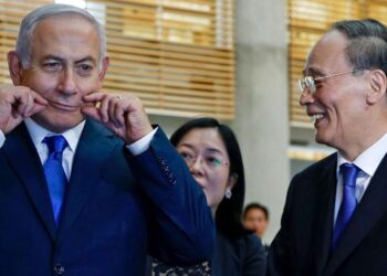 Ван Цишань и Биньямин Нетаньяху. Фото: AFP