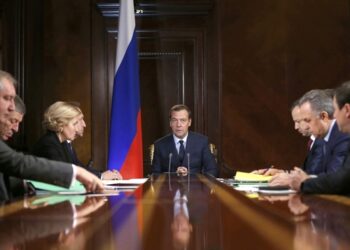 Дмитрий Медведев проводит совещание с вице-премьерами. Иллюстрация: government.ru