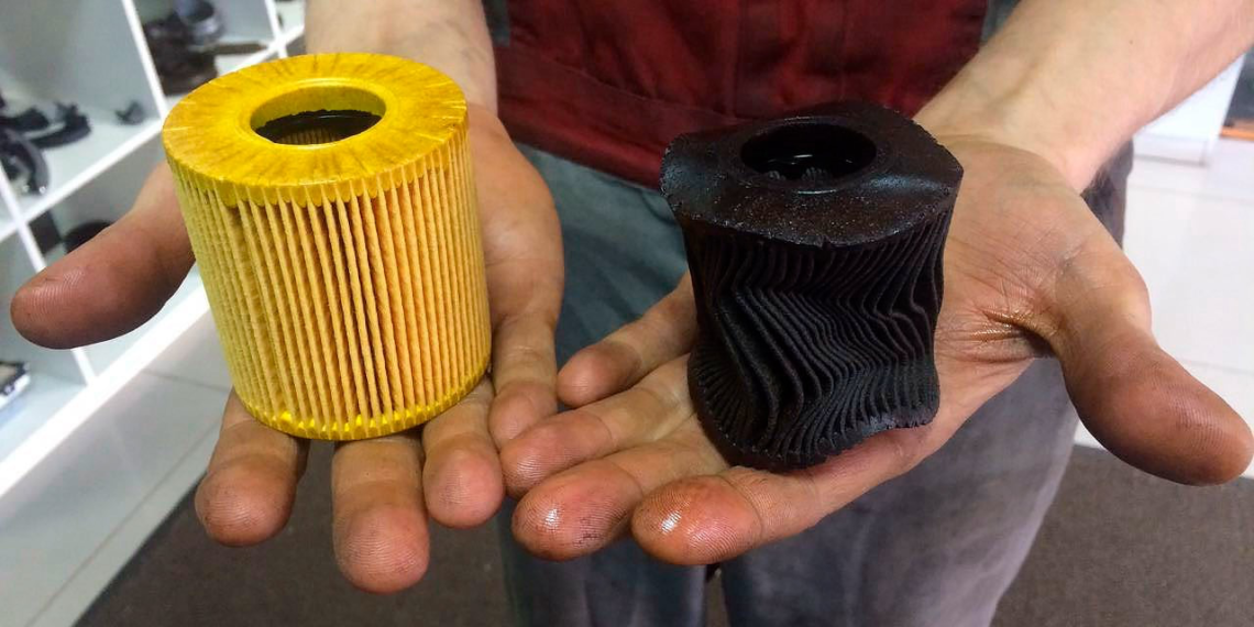 Новый фильтр и забитый грязью. Почувствуйте разницу. Источник: sto-exclusive.ru