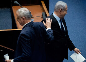 Бени Ганц и Биньямин Нетаньяху. Фото: JTA-Yonatan Sindel-Flash90