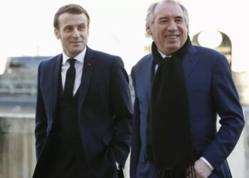 Эммануэль Макрон и Франсуа Байру. Фото: AFP
