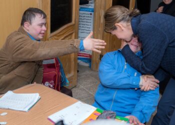 Асма Асад навестила детей-инвалидов