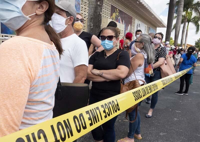 Флорида. Очередь за регистрацией пособия по безработице. Фото: Keystone