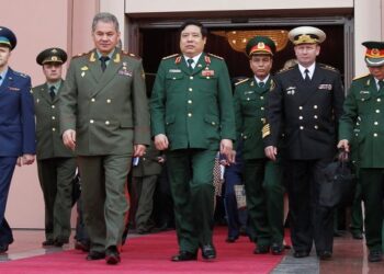 Министр обороны России Сергей Шойгу во время встречи с министром национальной обороны Вьетнама Фунг Куанг Тханем. Иллюстрация: РИА Новости