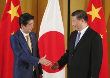 Синдзо Абэ и Си Цзиньпин. Фото: EPA-EFE