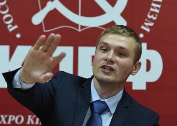 Валентин Коновалов. Фото: Анатолий Жданов / Коммерсант