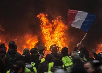 Ольга Подберёзкина: "Жёлтые жилеты" во Франции - стихийное движение