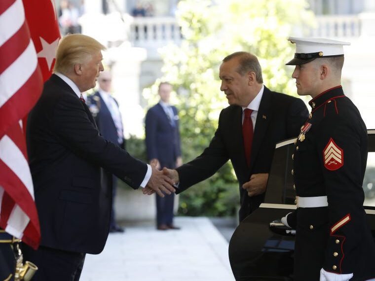 Дональд Трамп и Реджеп Эрдоган. Иллюстрация: thenationalherald.com