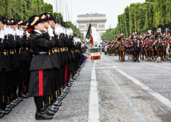 Парад в Париже, 14 июля 2020 года. Фото: sortiraparis.com