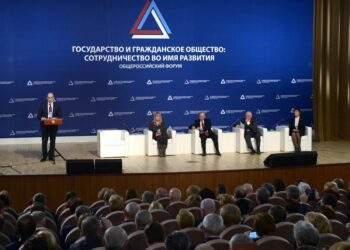 Пленарное заседание Общероссийского форума "Государство и гражданское общество: сотрудничество во имя развития". Иллюстрация: kremlin.ru