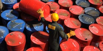 Нефтяные бочки. Фото: twitter.com/VezaratNaft