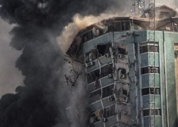 Башня Аль-Джалаа в Газе на момент разрушения. Фото: EPA