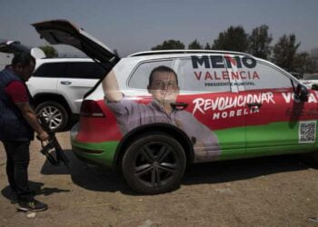 Телохранитель одного из кандидатов в мэры Морелии. Фото: AP