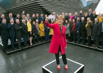 Никола Стерджен и однопартийцы. Фото: edinburghnews.scotsman.com