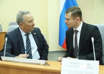 Владимир Штыгашев и Валентин Коновалов. Фото: пресс-служба главы Хакасии