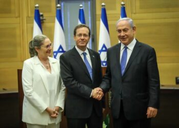 Ицхак Герцог с супругой и Биньямин Нетаньяху. Фото: Noam Moskovitz / Knesset