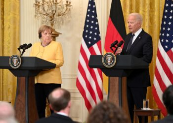 Ангела Меркель и Джозеф Байден. Фото: Saul Loeb / AFP