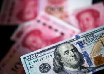 Юань на долларе. Фото: bloombergquint.com