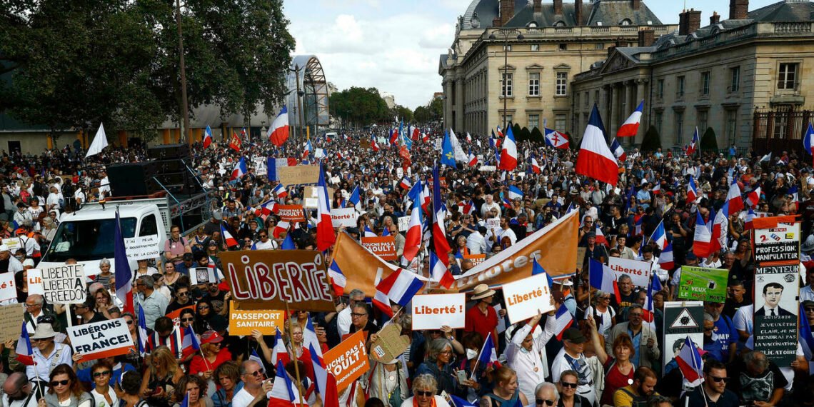 Протестующие в Париже