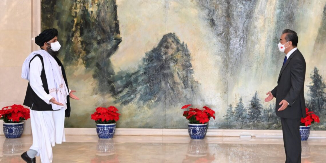 Встреча главы МИД КНР с представителем «Талибана».* Фото: gov.cn