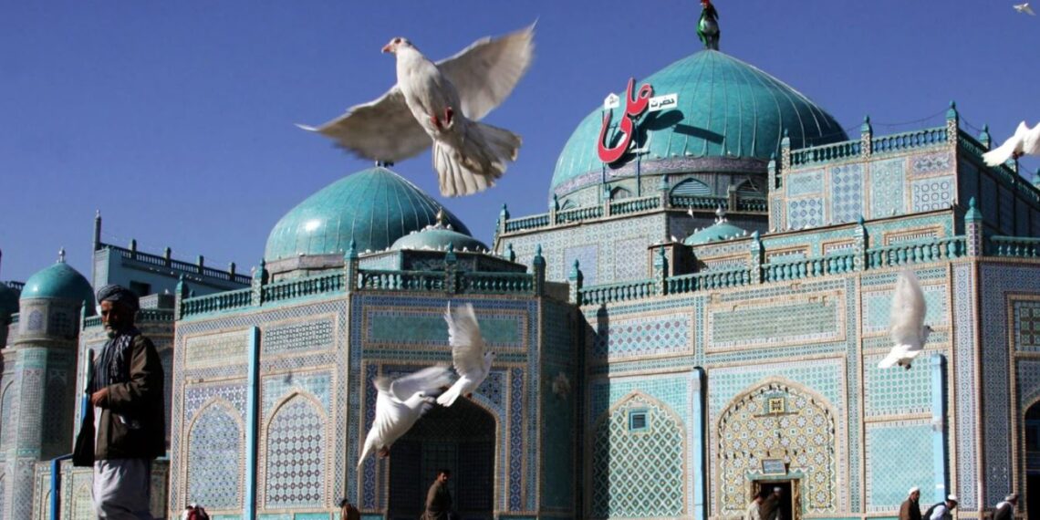 Голубая мечеть (Мазари-Шариф). Фото: rferl.org