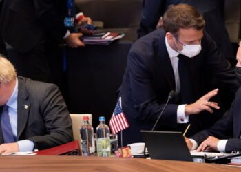 Эммануэль Макрон и Джозеф Байден